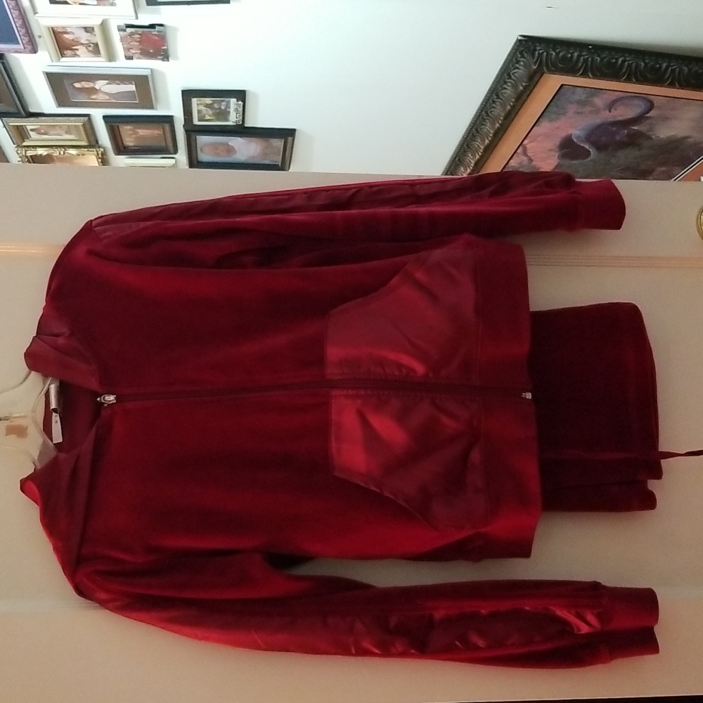 StudioM Plush Velvet &Satin Lounge Hoodie Track Suit Large, Cranberry Red UNWORN
